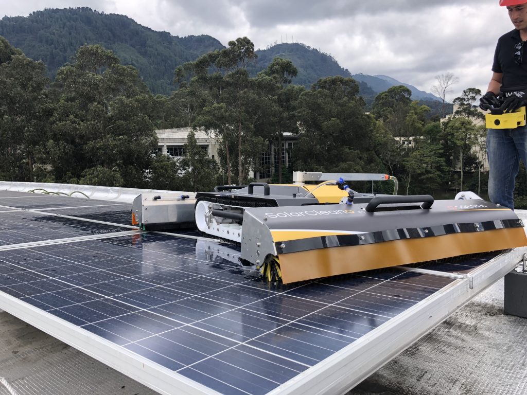 mantenimiento y limpieza de placas solares Valencia limpieza de paneles solares limpieza panel solar con robot limpiador de paneles solares